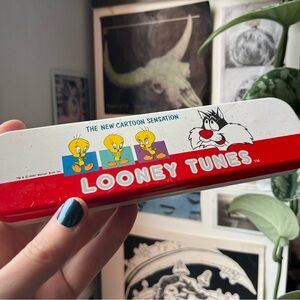 1990 Warner Bros. Looney Tunes Red and White Tin Case with Removable Tray